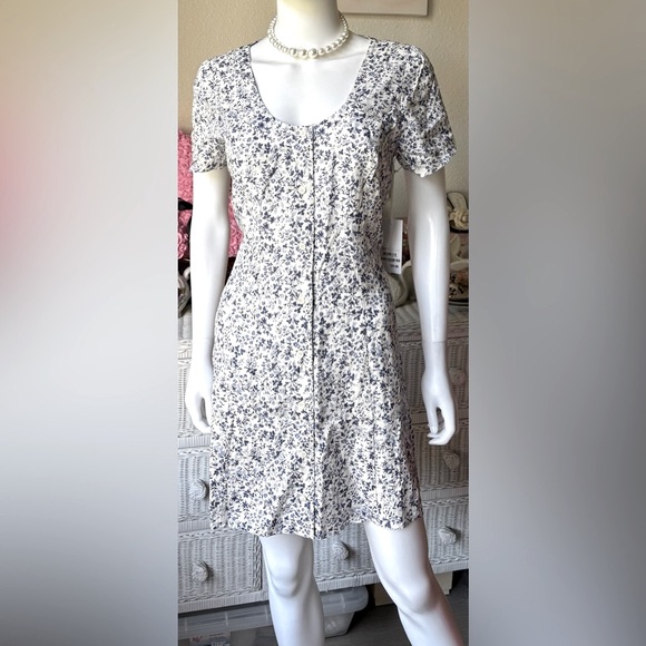 Reformation Johanna button front floral mini dress in purple on white Size 8 NWT - Picture 2 of 12